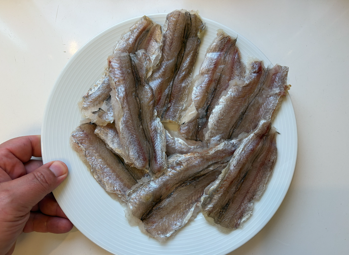 Filetes de bacaladilla rebozados y fritos. Receta fácil y crujiente como en casa