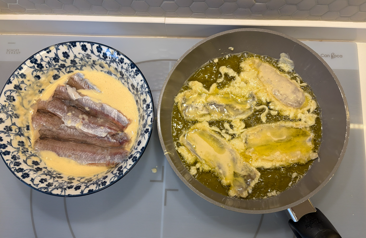 Filetes de bacaladilla rebozados y fritos. Receta fácil y crujiente como en casa