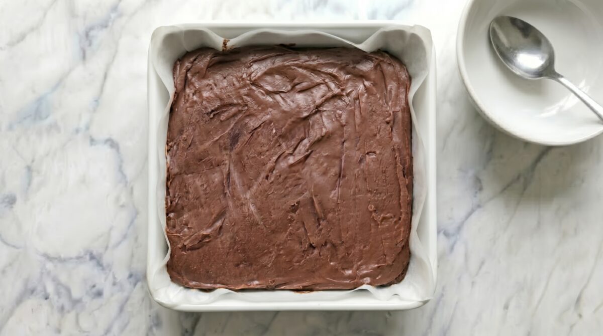 Fudge de chocolate casero. Postre fácil y listo en pocos pasos