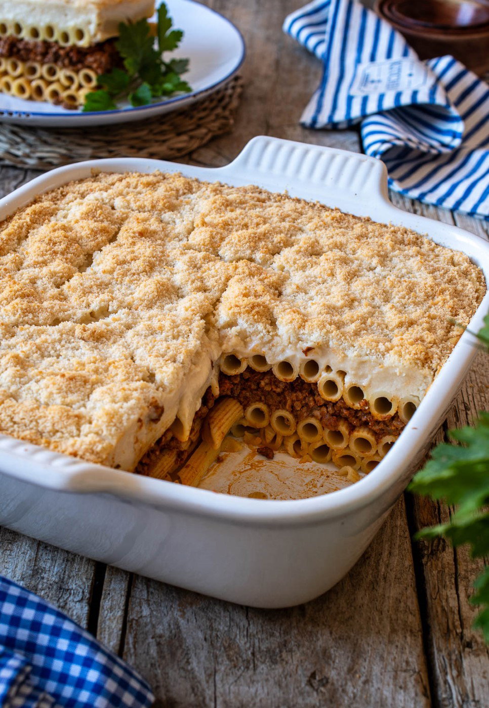 Pastitsio griego. Receta tradicional paso a paso de pasta al horno con carne y bechamel
