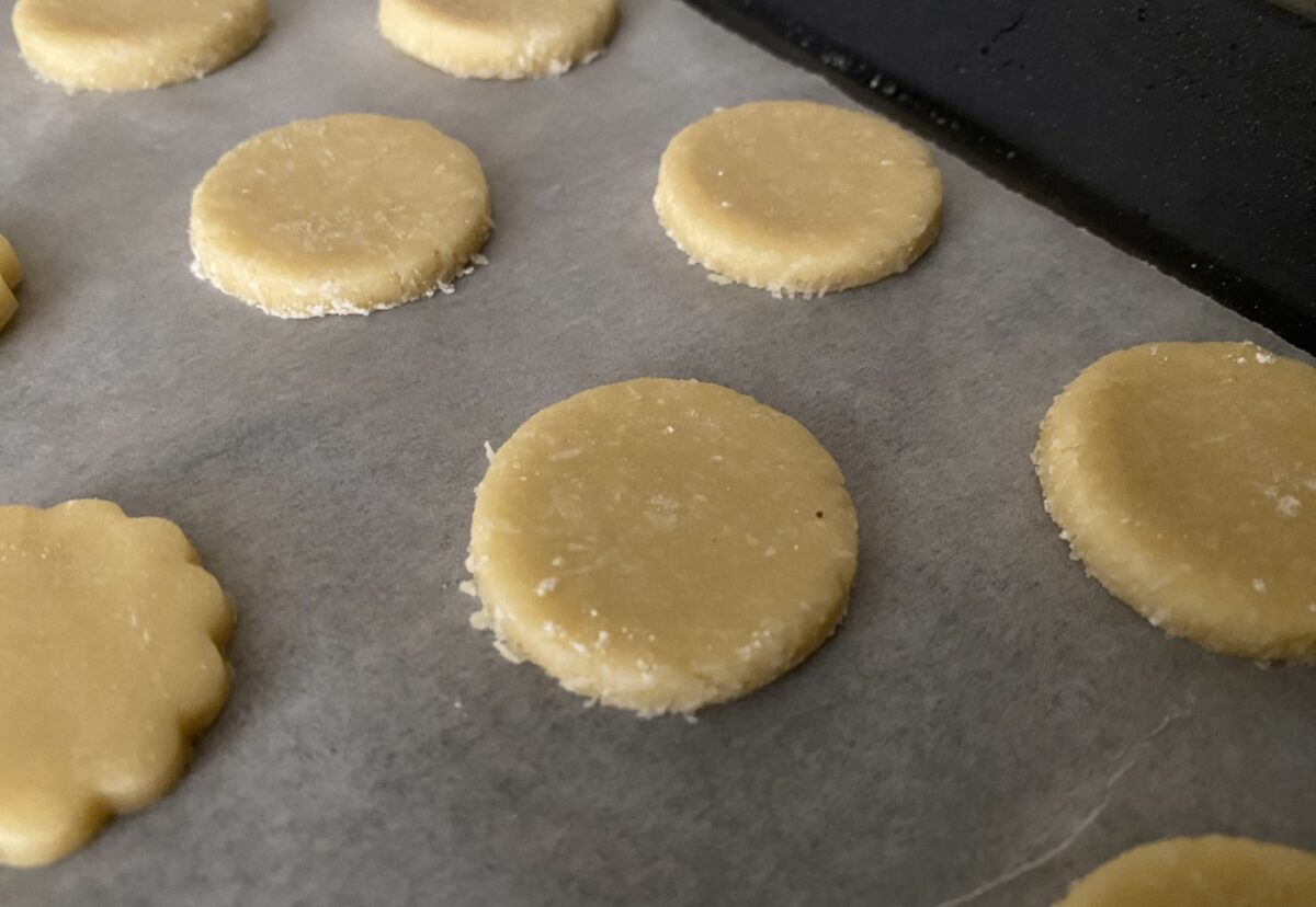 Selección de petit fours caseros fáciles. Surtido de bocados dulces para sorprender en casa