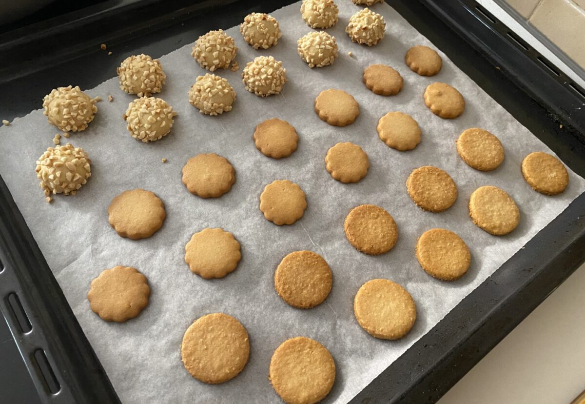 Selección de petit fours caseros fáciles. Surtido de bocados dulces para sorprender en casa