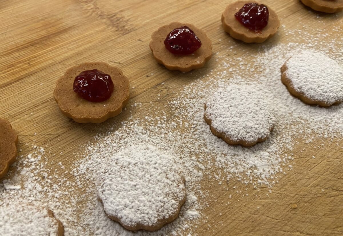 Selección de petit fours caseros fáciles. Surtido de bocados dulces para sorprender en casa