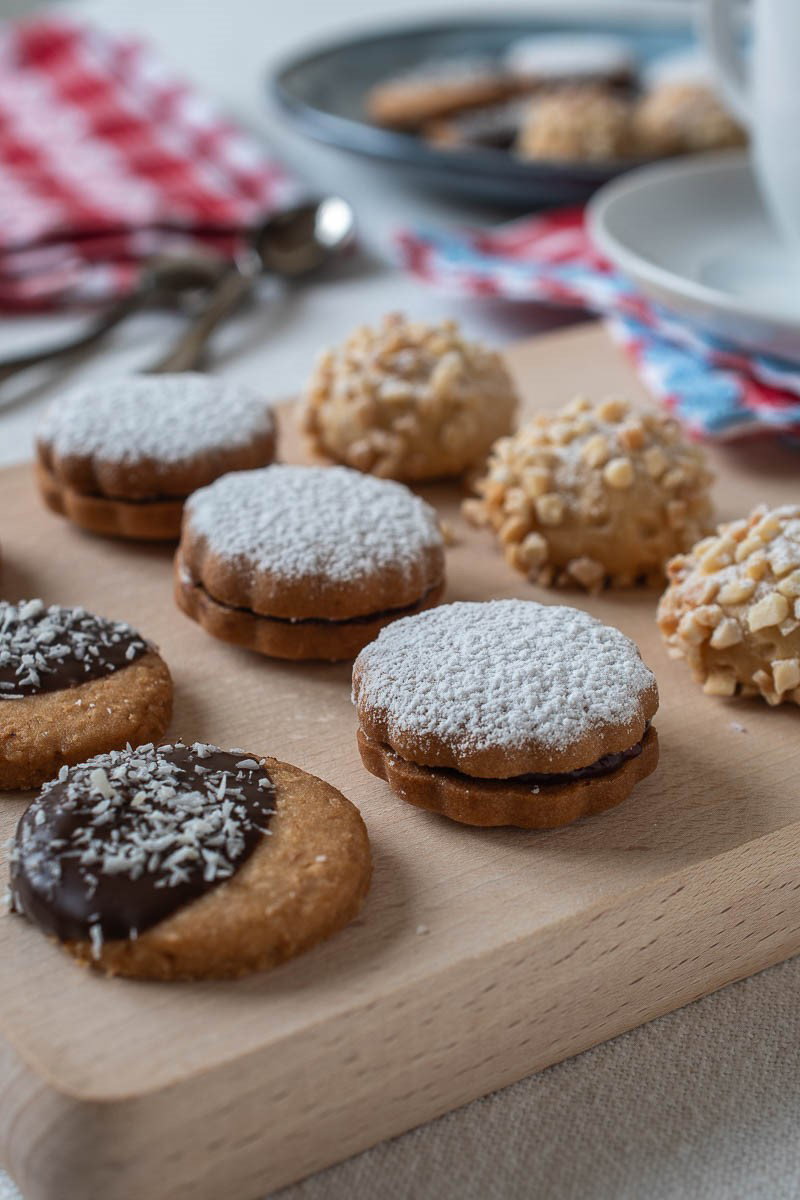 Selección de petit fours caseros fáciles. Surtido de bocados dulces para sorprender en casa