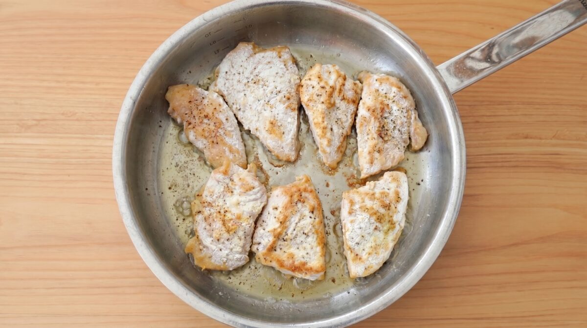 Piccata de pollo con limón y alcaparras. Receta fácil, rápida y con sabor italiano en tu mesa