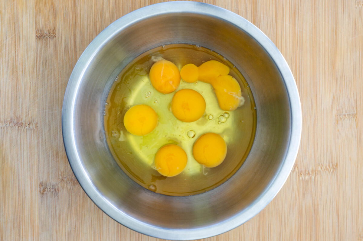 Tortilla de patatas en sartén. Receta tradicional paso a paso para que quede perfecta