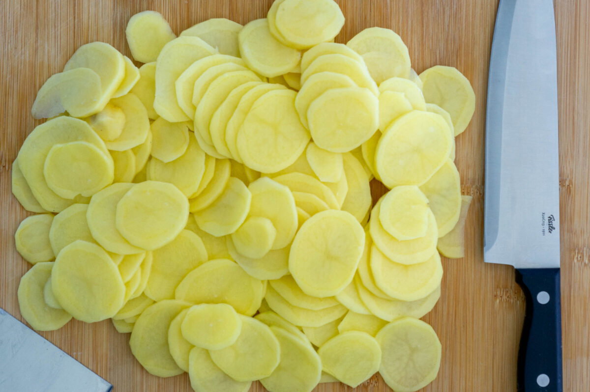 Tortilla de patatas en sartén. Receta tradicional paso a paso para que quede perfecta