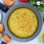 Tortilla de patatas en sartén. Receta tradicional paso a paso para que quede perfecta