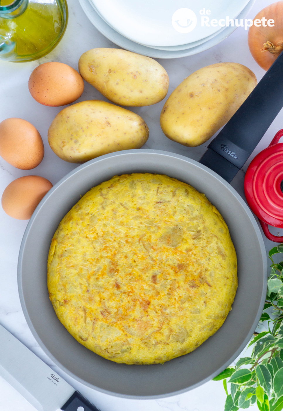 Tortilla de patatas en sartén. Receta tradicional paso a paso para que quede perfecta