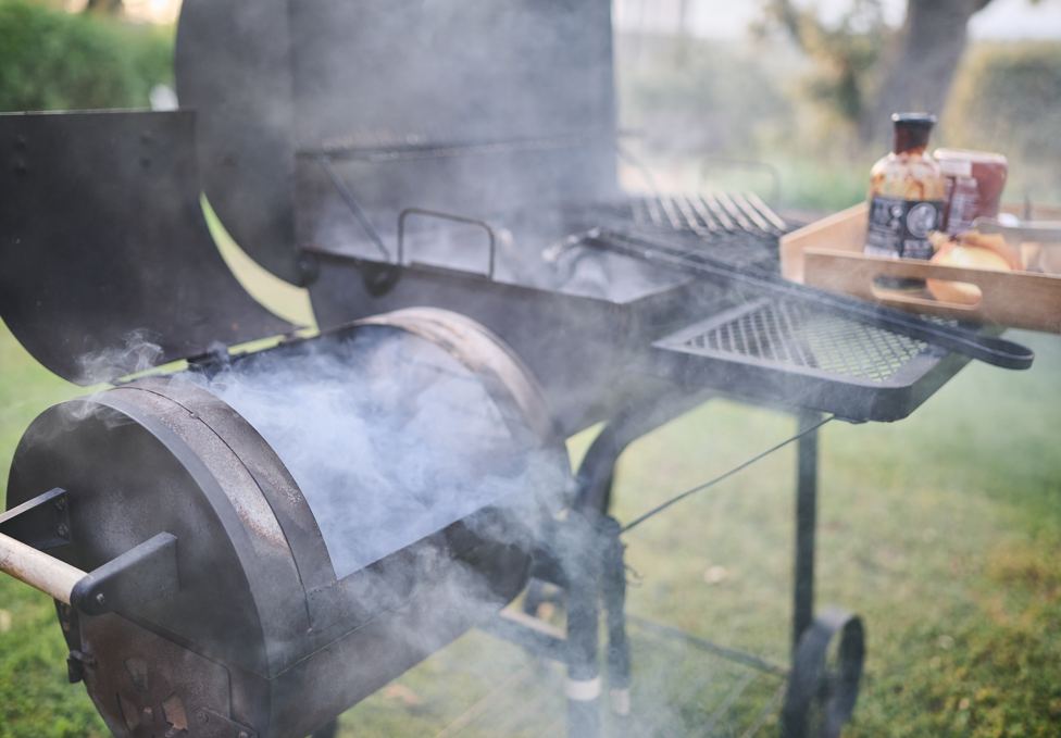 Qué es un ahumador: tipos, usos y claves para cocinar con humo en casa