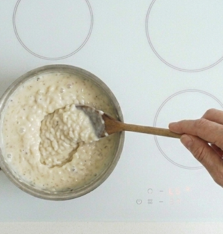 Arroz con leche colombiano, cremoso, goloso y con ese punto de canela que pide otra cucharada