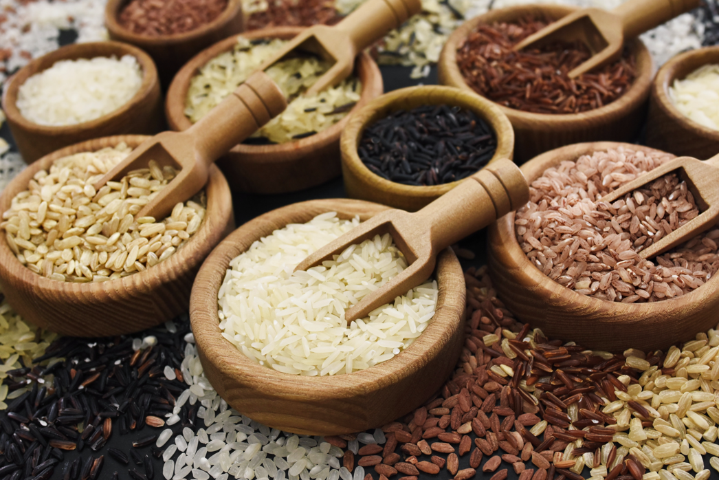Qué es el arroz vaporizado, cómo se hace y cómo usarlo en la cocina