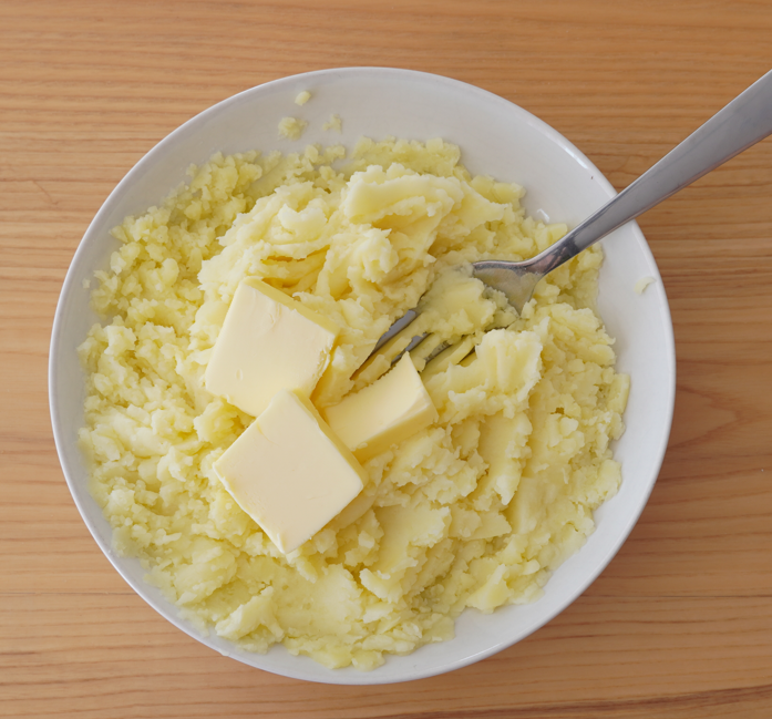 Carré de cordero con puré de patata