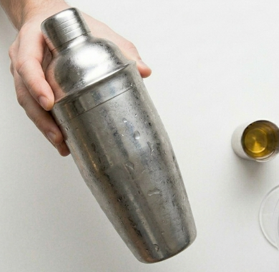 Banana Bliss, una copa breve de brandy y banana con aire clásico de sobremesa