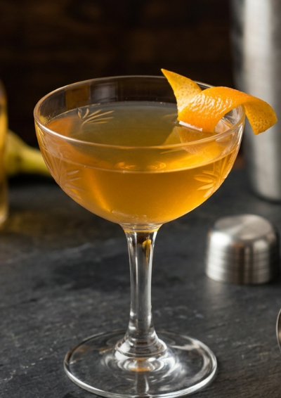 Banana Bliss, una copa breve de brandy y banana con aire clásico de sobremesa