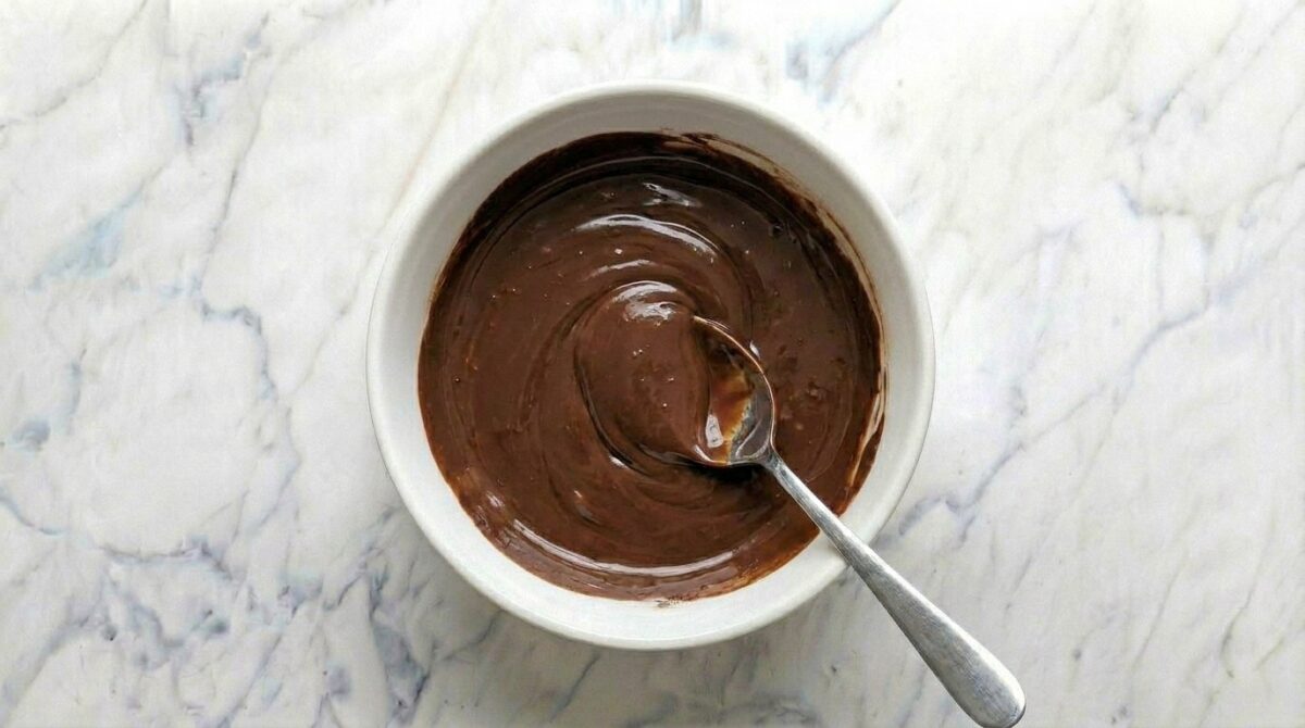 Fudge de chocolate casero. Postre fácil y listo en pocos pasos