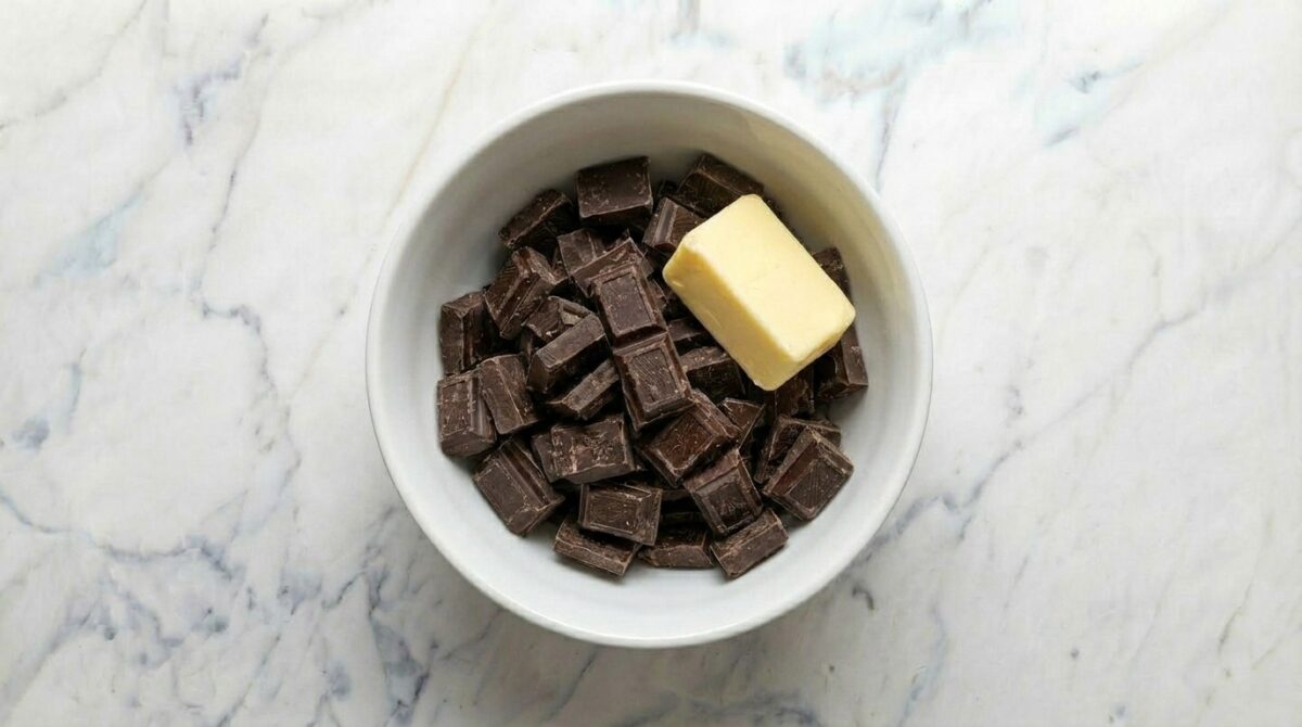 Fudge de chocolate casero. Postre fácil y listo en pocos pasos