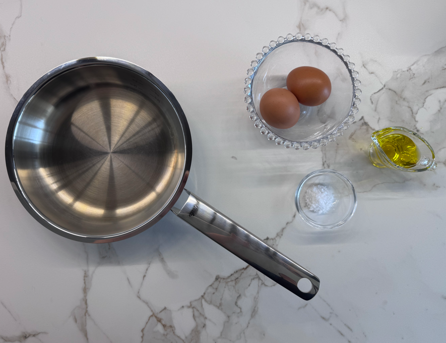Cómo hacer un huevo frito perfecto: trucos fáciles para que la clara quede crujiente y la yema en su punto