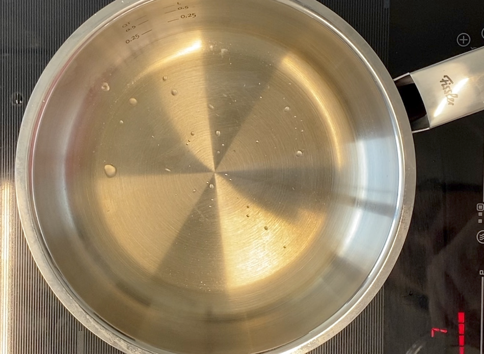 Cómo hacer un huevo frito perfecto: trucos fáciles para que la clara quede crujiente y la yema en su punto