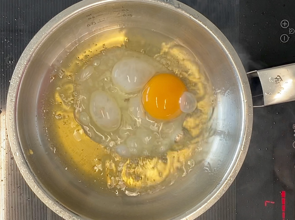 Cómo hacer un huevo frito perfecto: trucos fáciles para que la clara quede crujiente y la yema en su punto