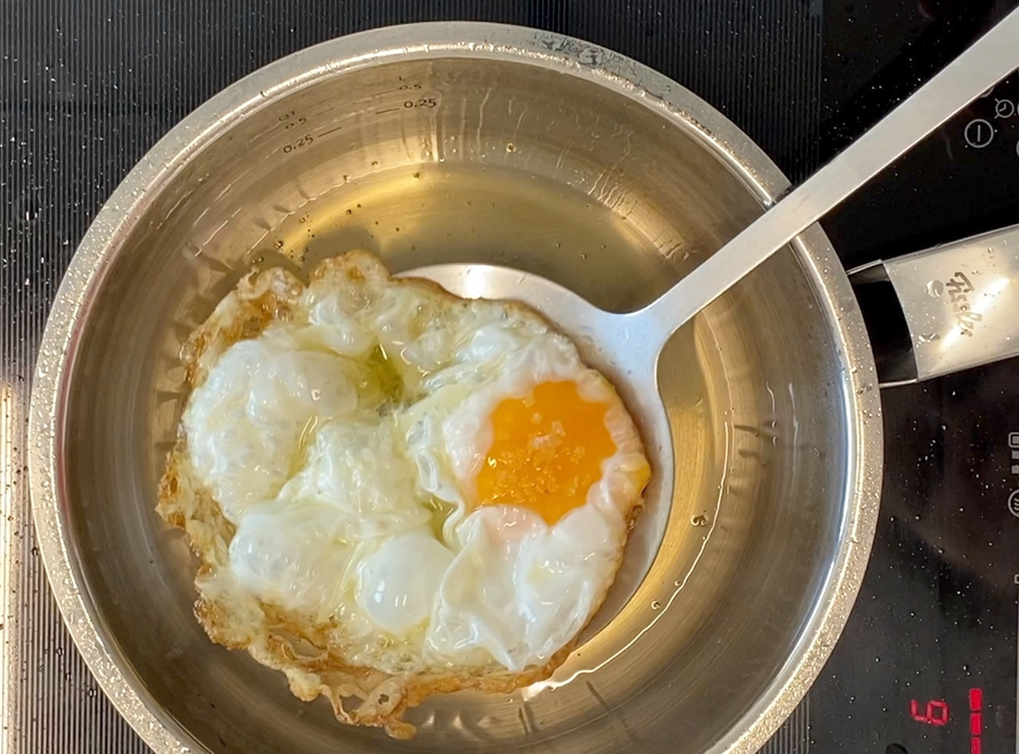 Cómo hacer un huevo frito perfecto: trucos fáciles para que la clara quede crujiente y la yema en su punto