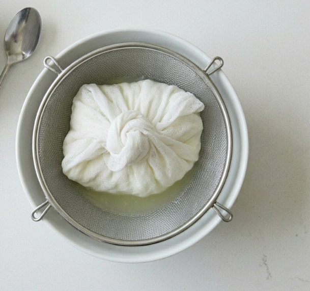 Labneh casero, cremoso, fresco y con ese punto adictivo que pide pan