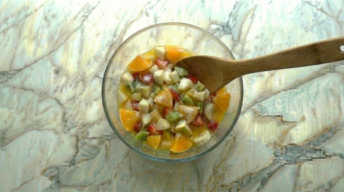 Macedonia de fruta casera. Receta fácil, fresca y perfecta para cualquier momento