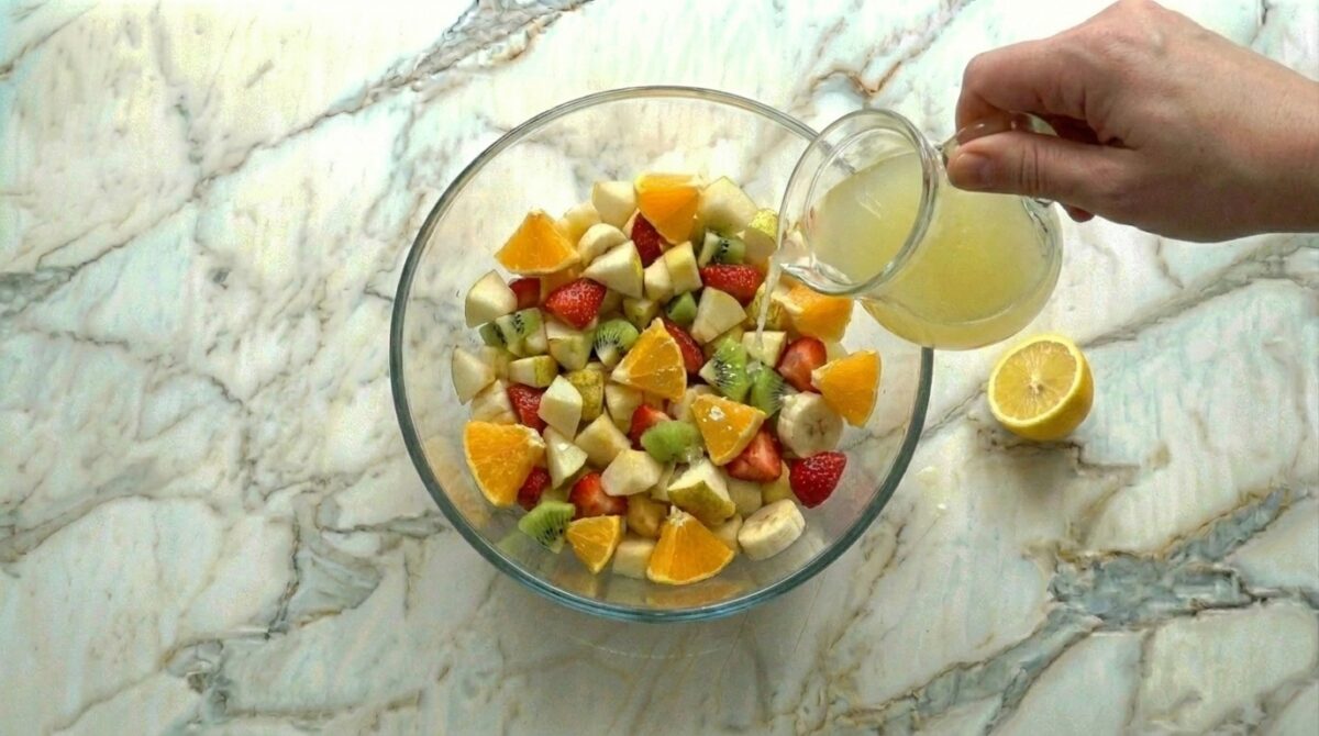 Macedonia de fruta casera. Receta fácil, fresca y perfecta para cualquier momento
