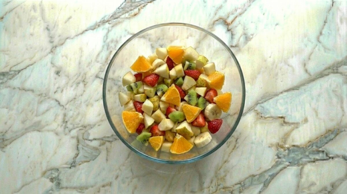 Macedonia de fruta casera. Receta fácil, fresca y perfecta para cualquier momento