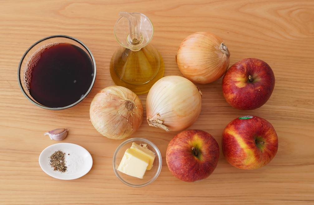 Manitas de cerdo deshuesadas con salsa de vino tinto y manzana asada: receta paso a paso