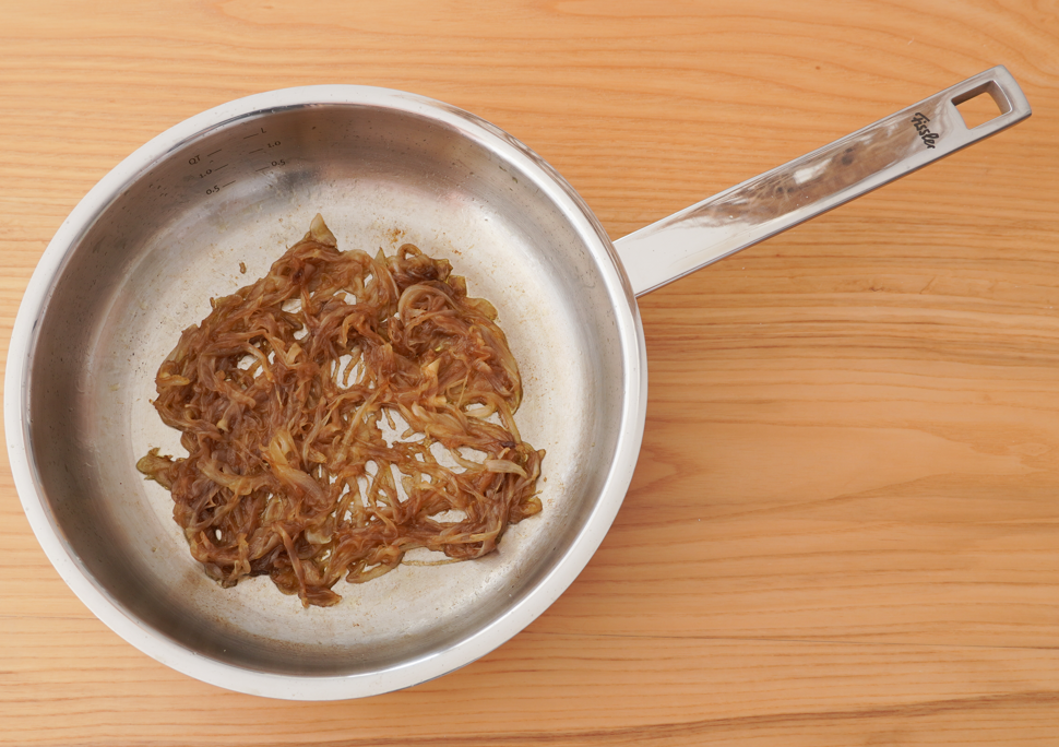 Manitas de cerdo deshuesadas con salsa de vino tinto y manzana asada: receta paso a paso