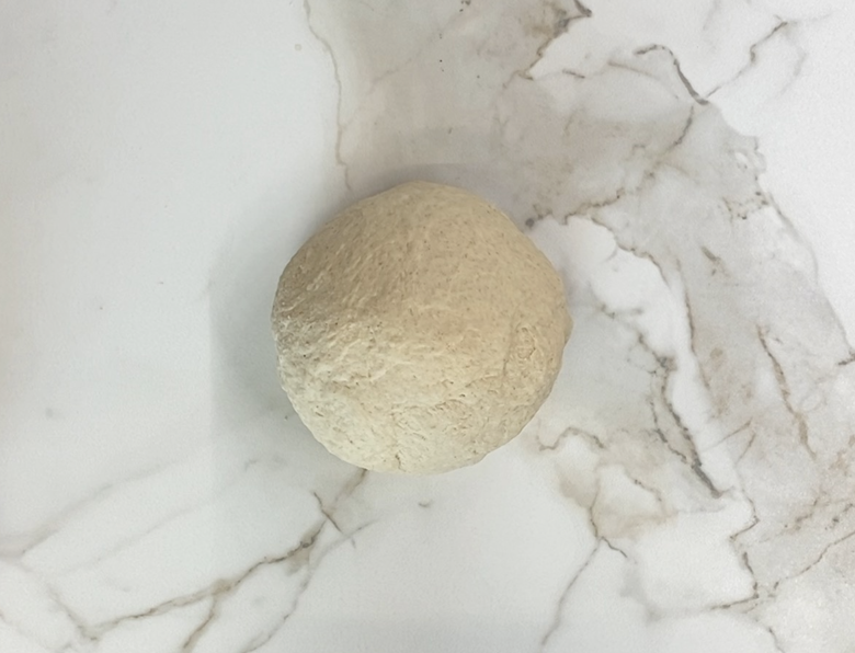 Cómo hacer masa pizza fina casera con borde tostado y base firme