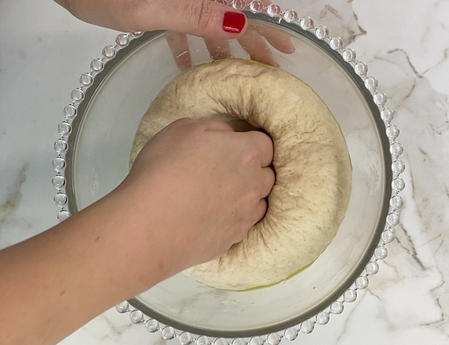 Cómo hacer masa pizza fina casera con borde tostado y base firme