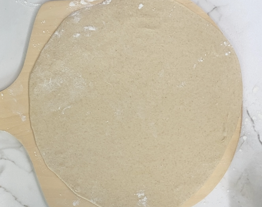 Cómo hacer masa pizza fina casera con borde tostado y base firme