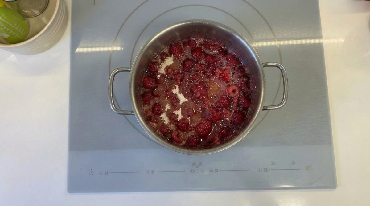 Mermelada de frambuesa casera. Receta fácil, natural y llena de sabor