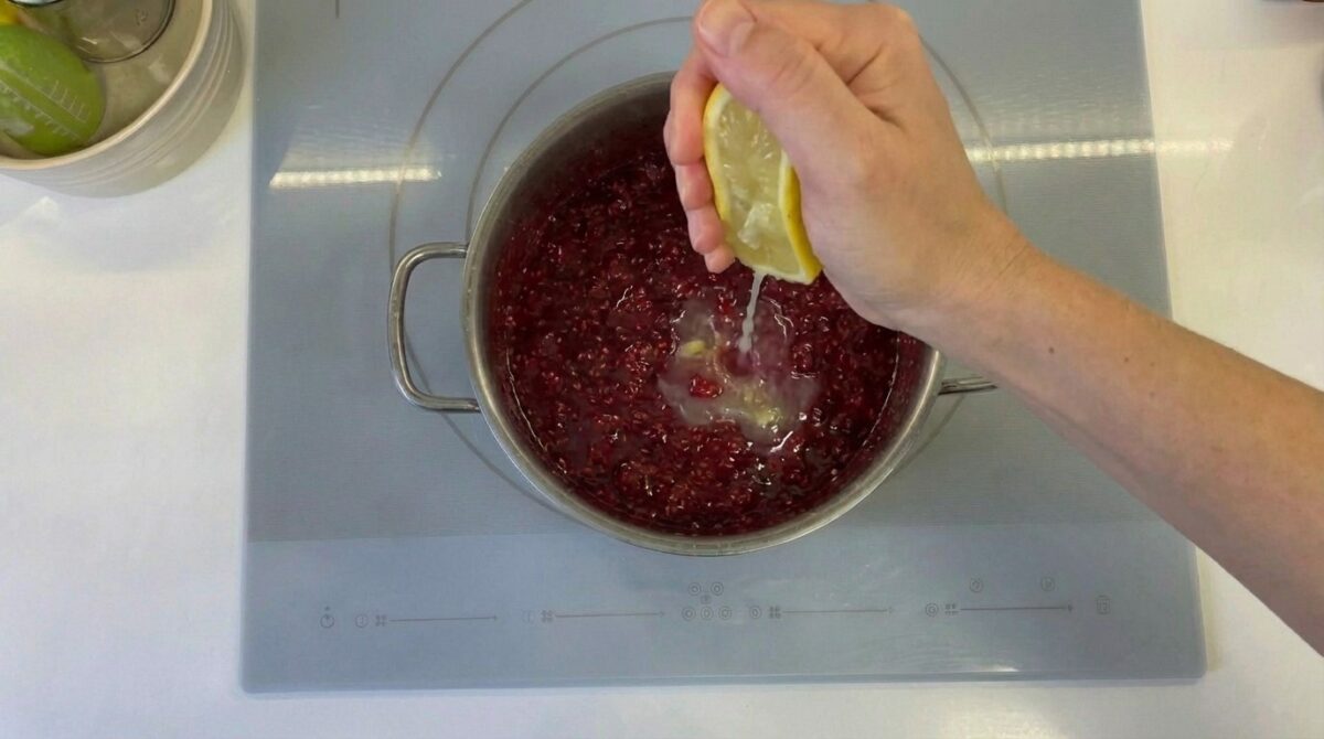 Mermelada de frambuesa casera. Receta fácil, natural y llena de sabor