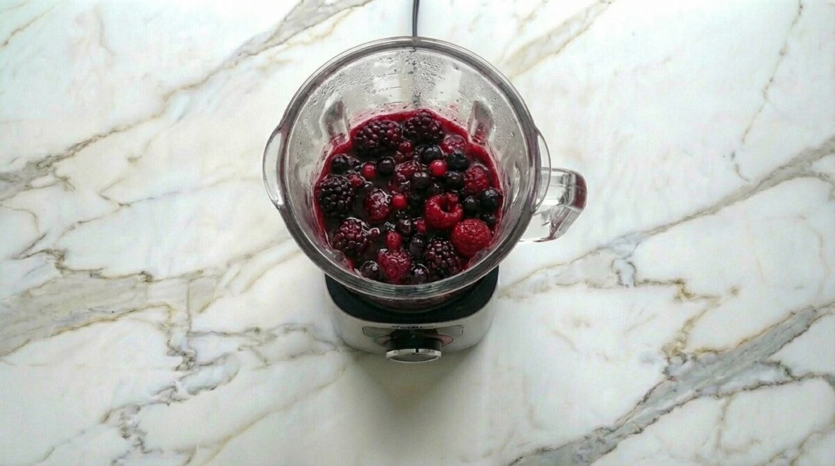 Mermelada de frutas del bosque casera. Receta fácil, aromática y perfecta para todo