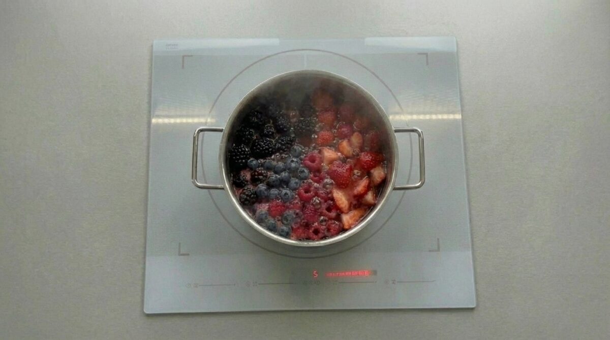 Mermelada de frutas del bosque casera. Receta fácil, aromática y perfecta para todo