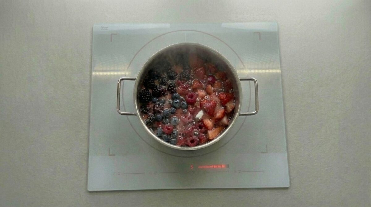 Mermelada de frutas del bosque casera. Receta fácil, aromática y perfecta para todo