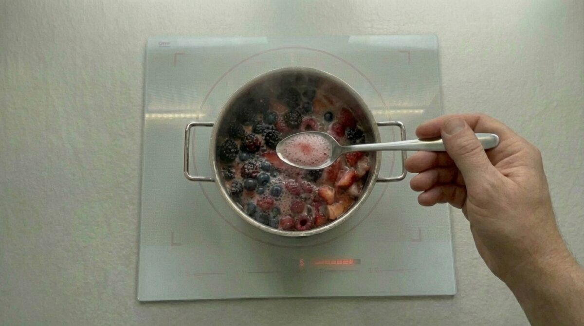 Mermelada de frutas del bosque casera. Receta fácil, aromática y perfecta para todo