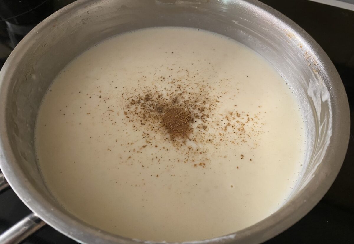 Pastitsio griego. Receta tradicional paso a paso de pasta al horno con carne y bechamel