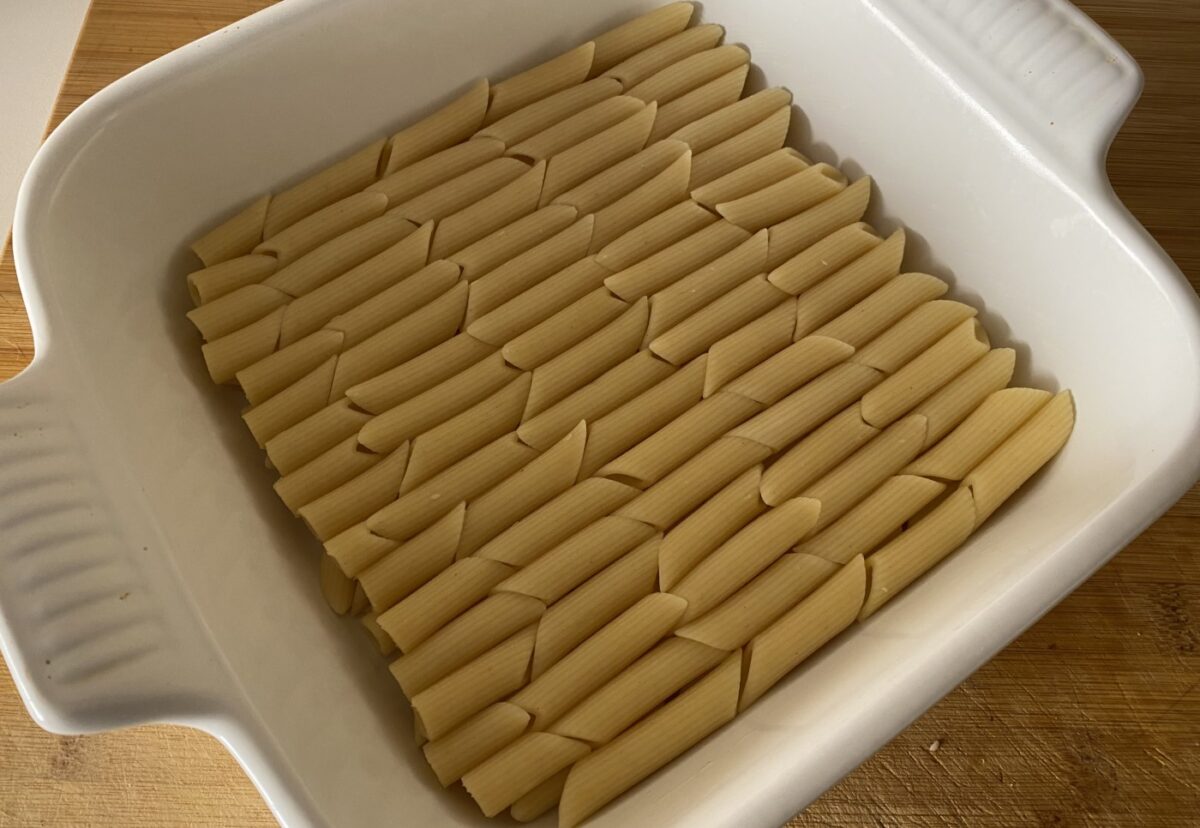 Pastitsio griego. Receta tradicional paso a paso de pasta al horno con carne y bechamel