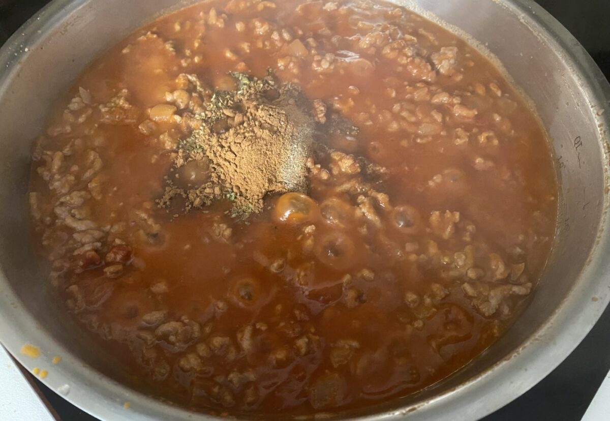 Pastitsio griego. Receta tradicional paso a paso de pasta al horno con carne y bechamel