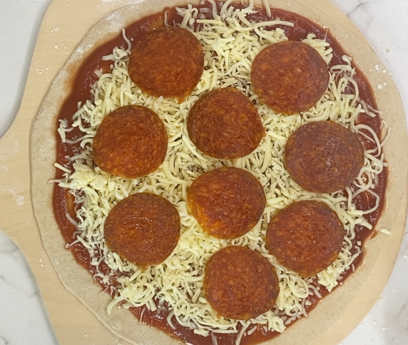 Pizza pepperoni con masa fina. La de toda la vida