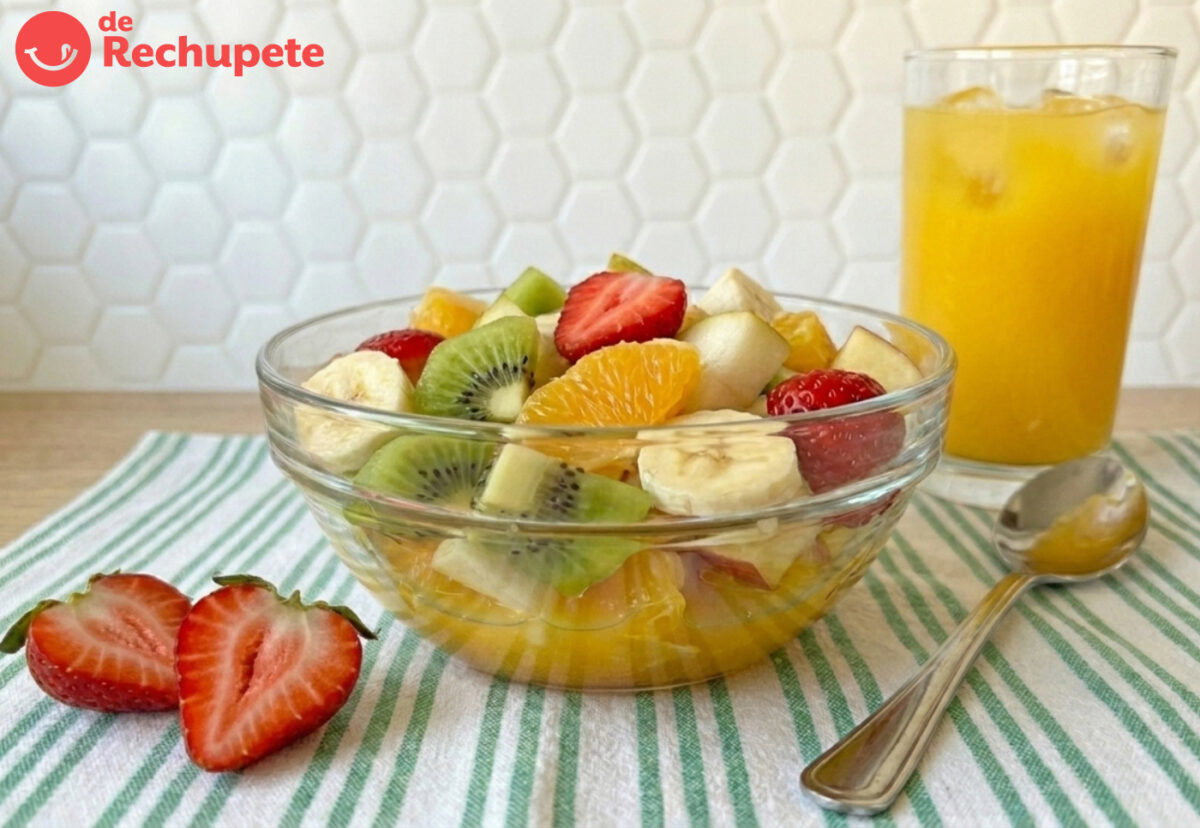 Macedonia de fruta casera. Receta fácil, fresca y perfecta para cualquier momento