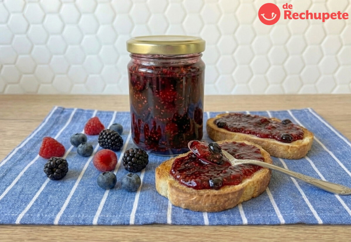 Mermelada de frutas del bosque casera. Receta fácil, aromática y perfecta para todo