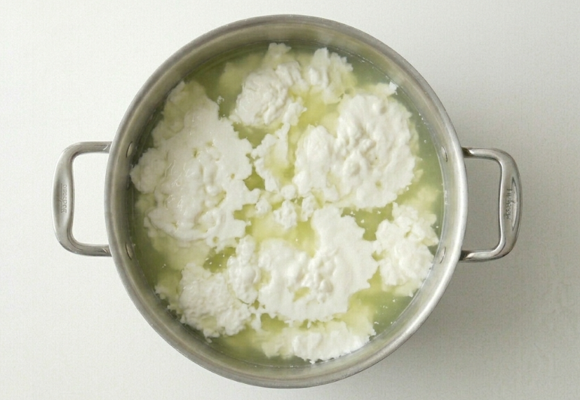 Ricotta casera, cremosa y lista en media hora