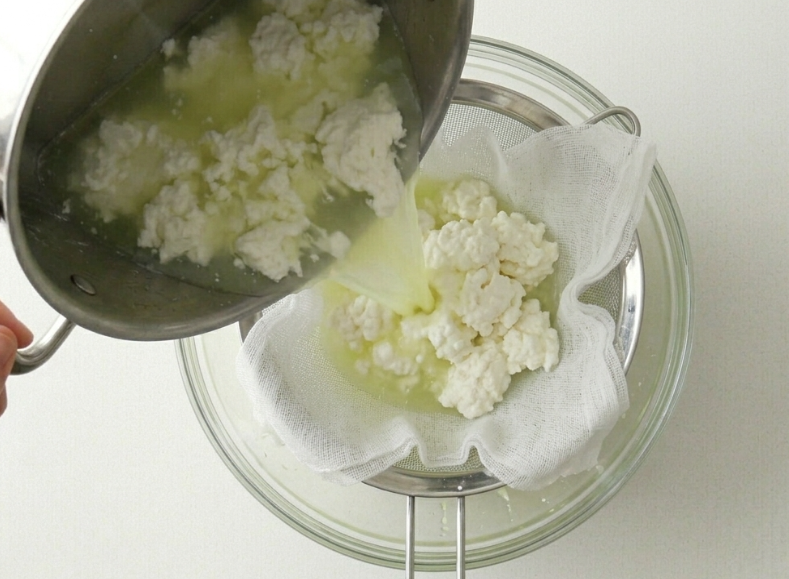 Ricotta casera, cremosa y lista en media hora