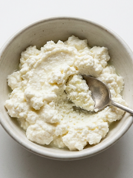 Ricotta casera, cremosa y lista en media hora