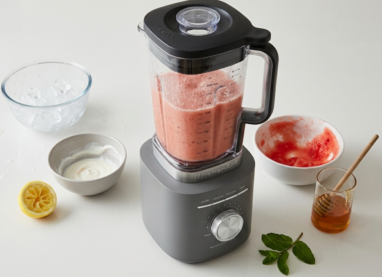 Smoothie de sandía casero. Bebida refrescante, ligera y perfecta para el verano